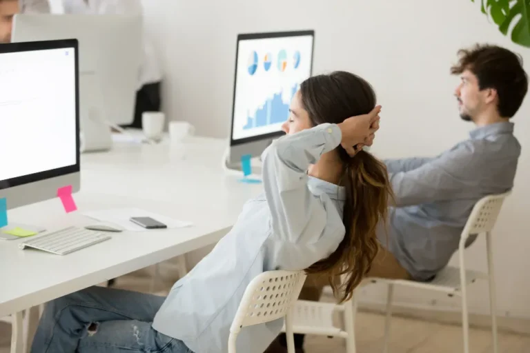Guía de educación postural para teletrabajar en casa sin dolor de espalda ni cuello